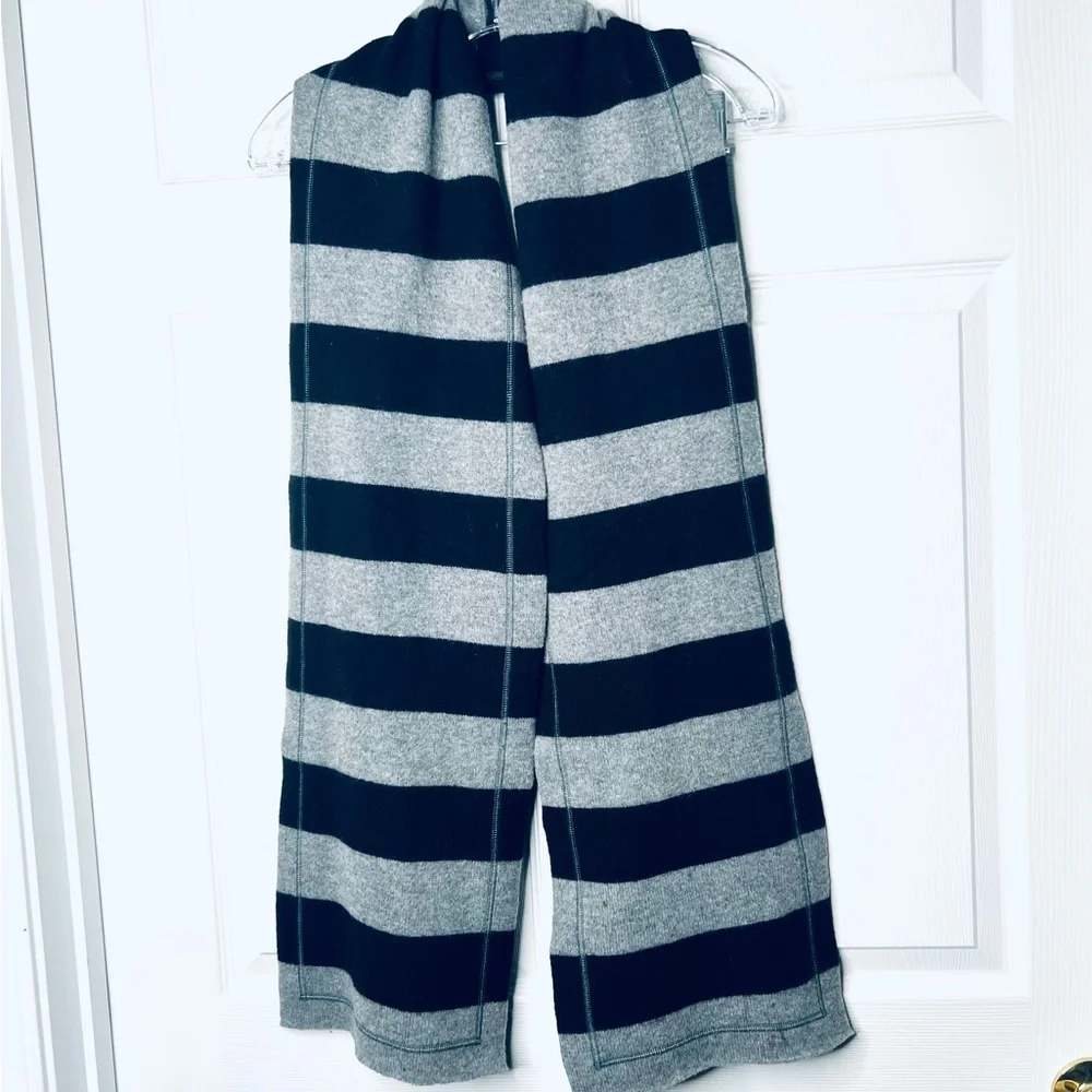 Stylish Black and Gray Men's Scarf 10” x 70”Wool double